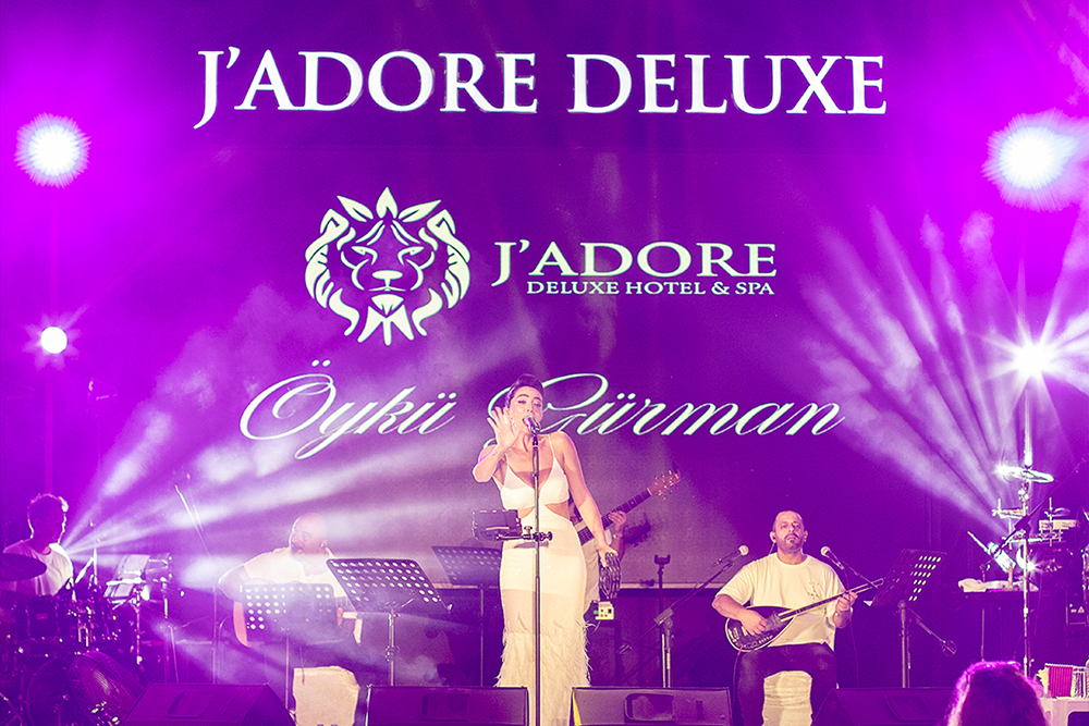 Öykü Gürman - J'adore Deluxe Hotel